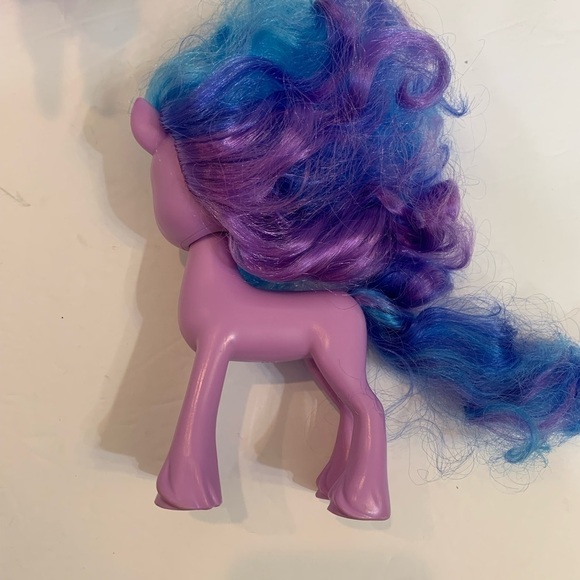 My Little Pony Singing Star Princess Petals with Moving Wings + Izzy Moonbow - Picture 9 of 9